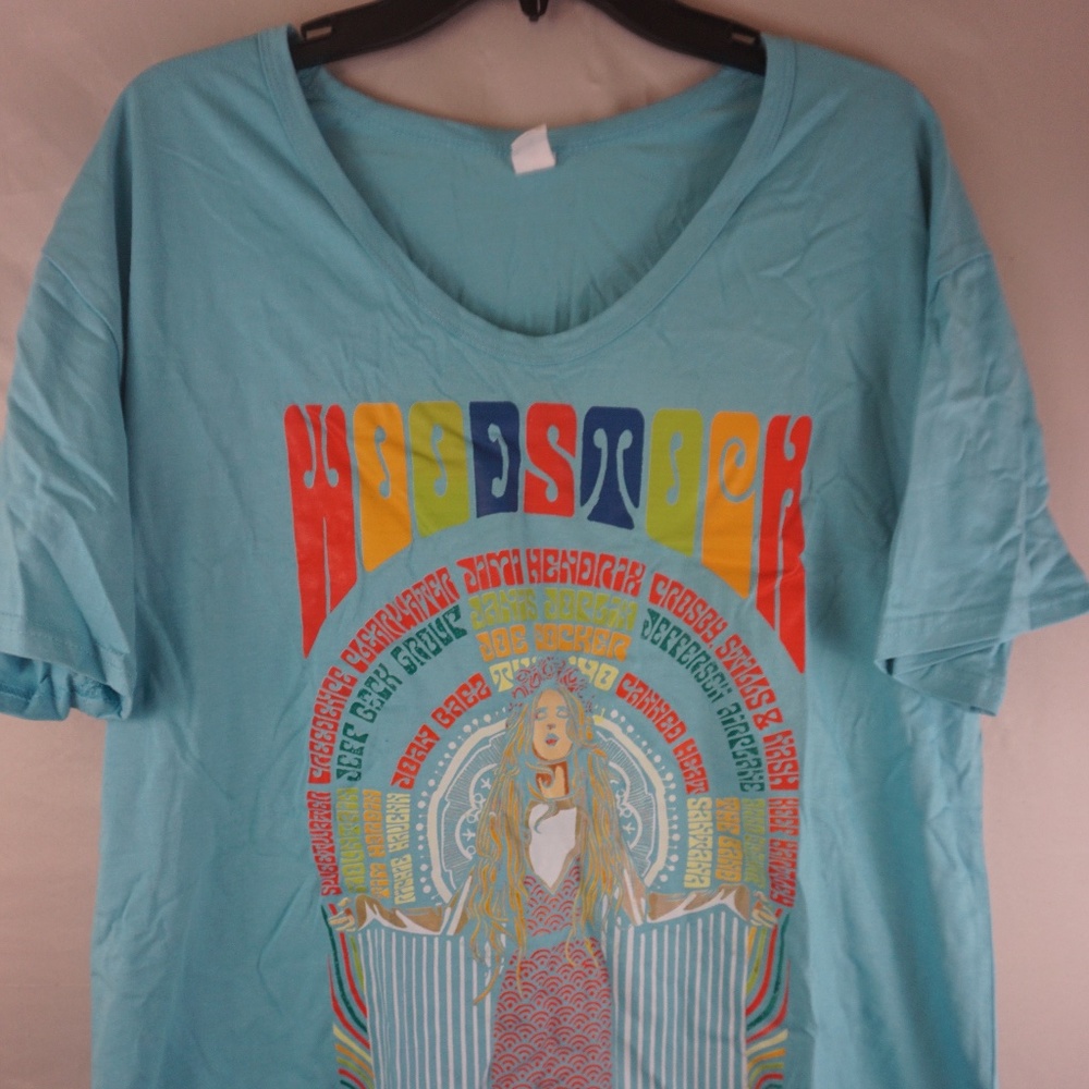 Chicyea Womens Woodstock V-Neck T-Shirt Medium Color Deep Sky Blue  NWOT